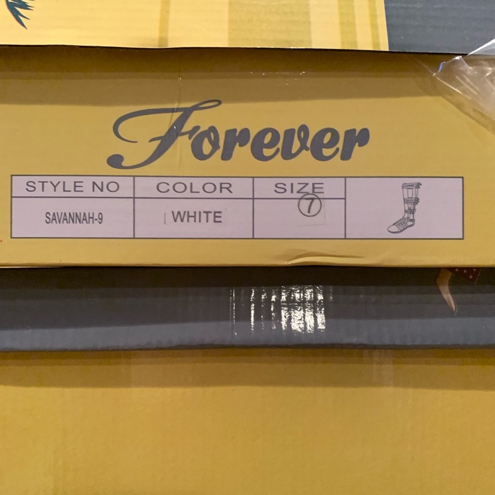Forever Savannah Gladiator sandal white NIB! - Picture 7 of 7